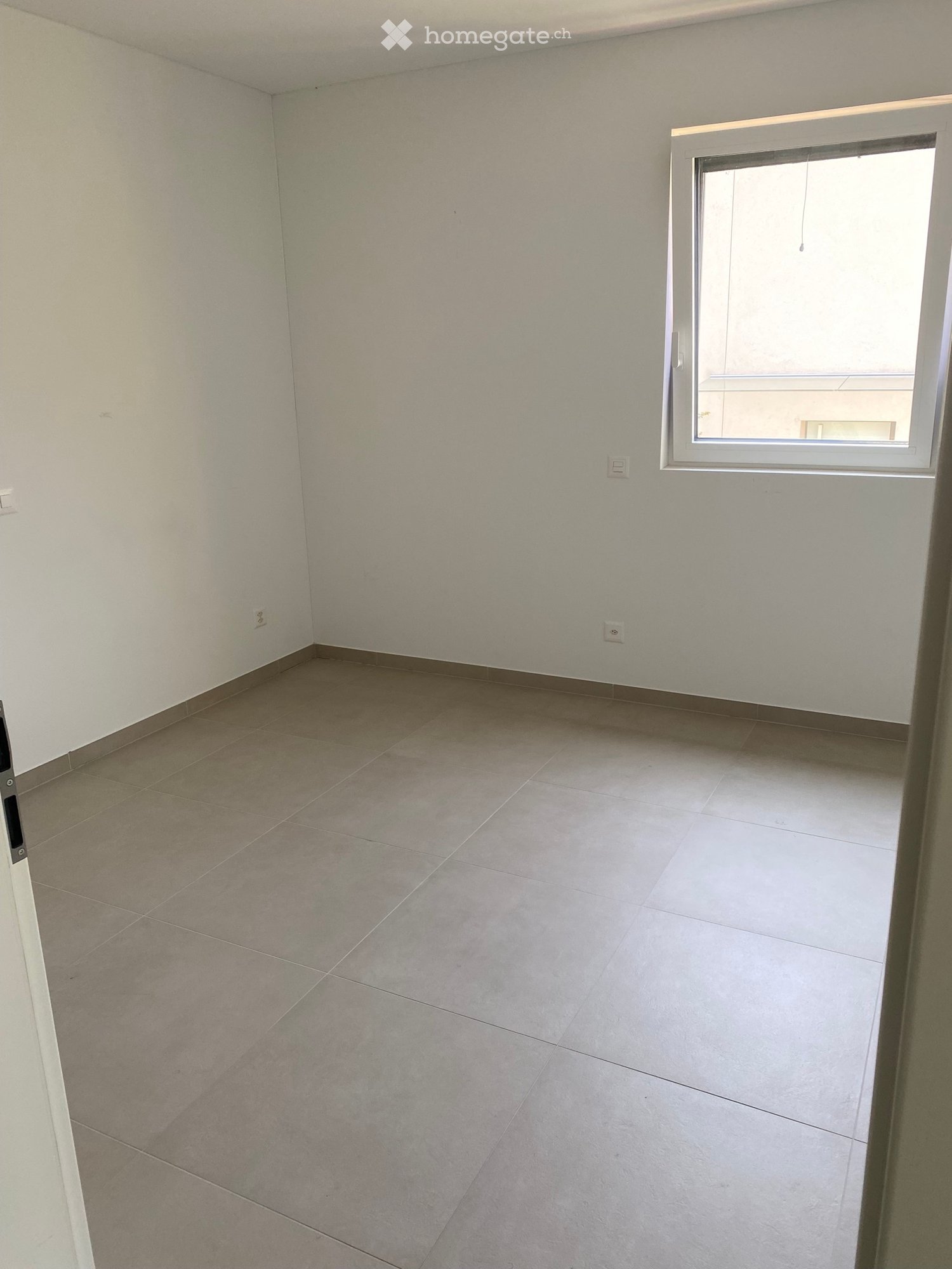 Appartement de 2,5 pièces à Ponte Capriasca. Repreneur recherché. Libre immédiatement, pas de chiens, 2 salles de bain, possibilité de garder la machine à laver, 2 places de parc. 
Zone très calme.