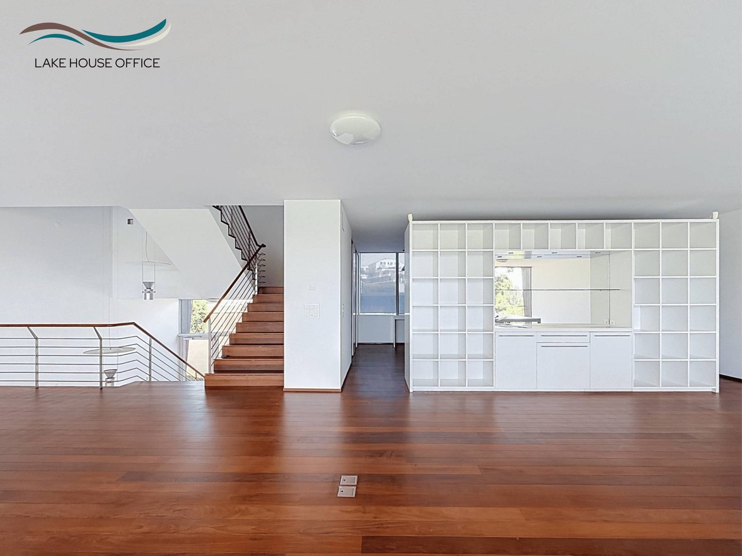 800m² office