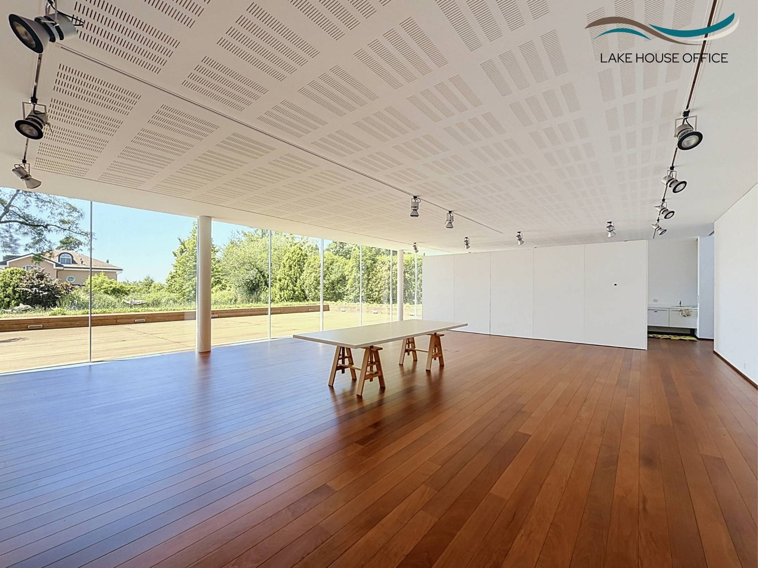 800m² office