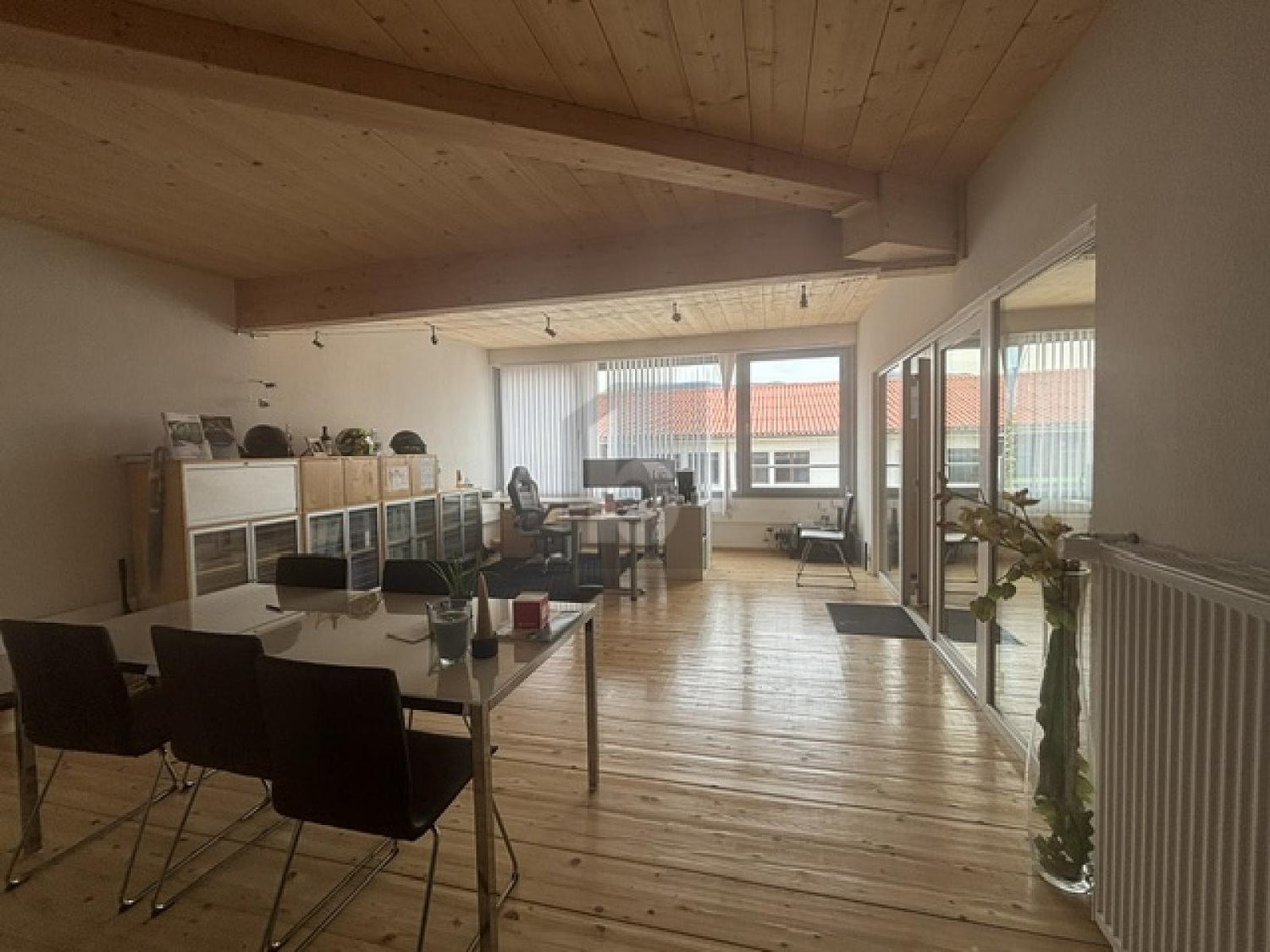 310m² office