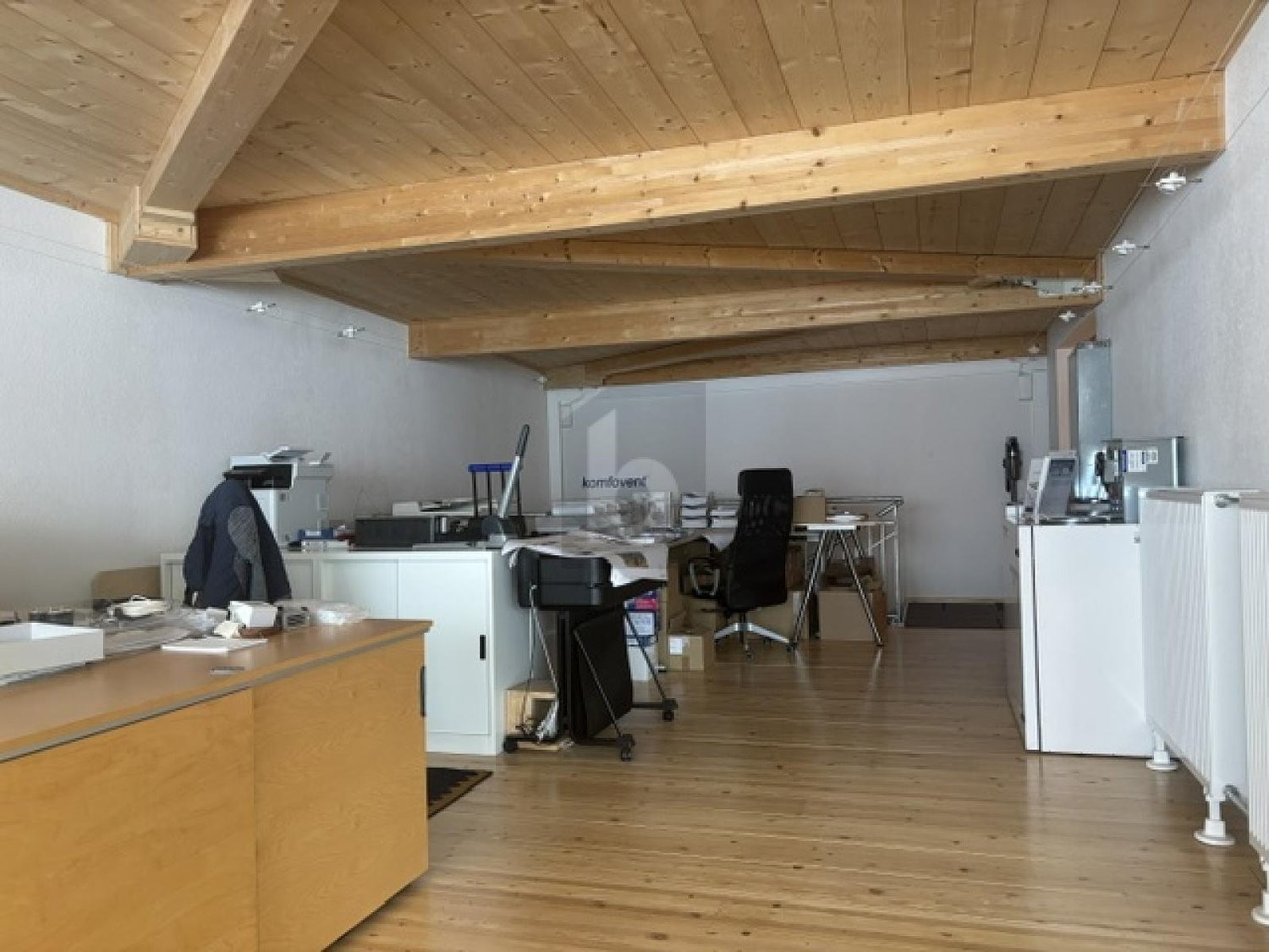 310m² office