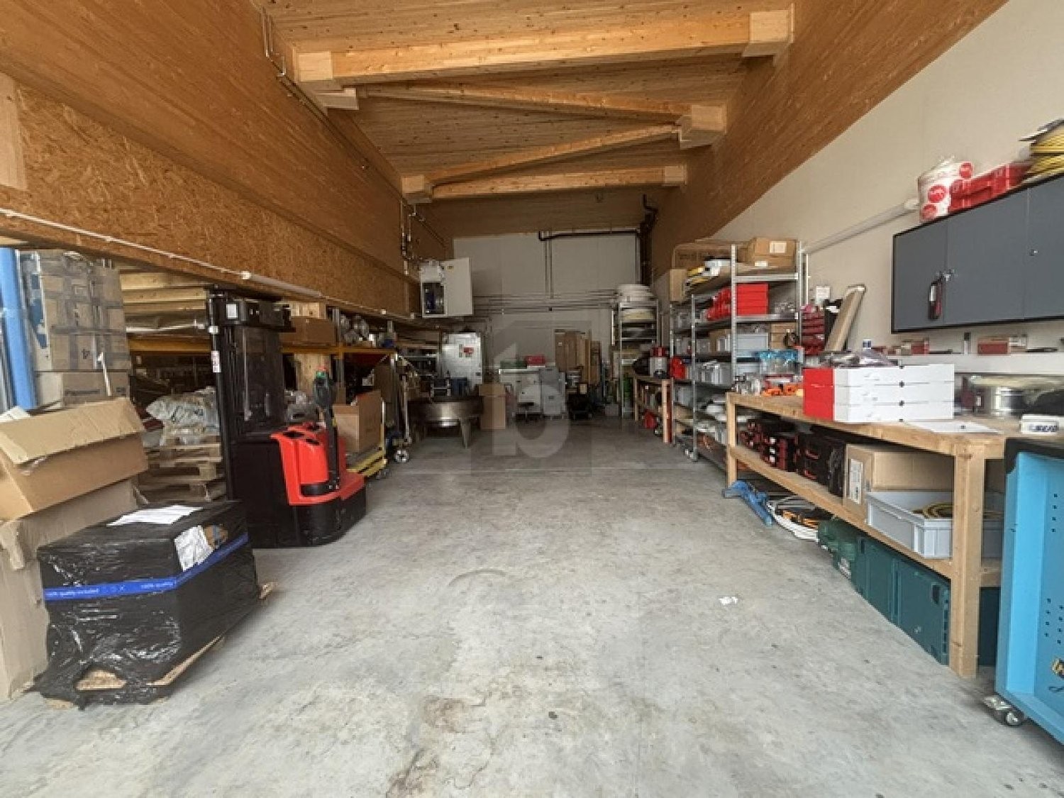 310m² office