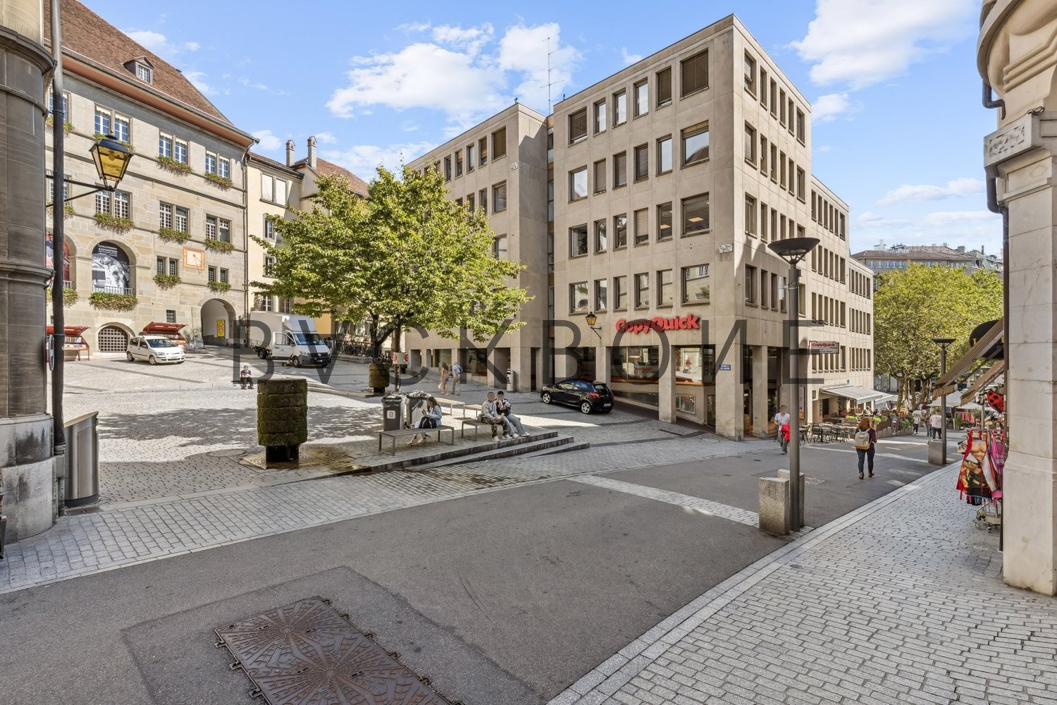 188m² shop, photo 1 sur 6