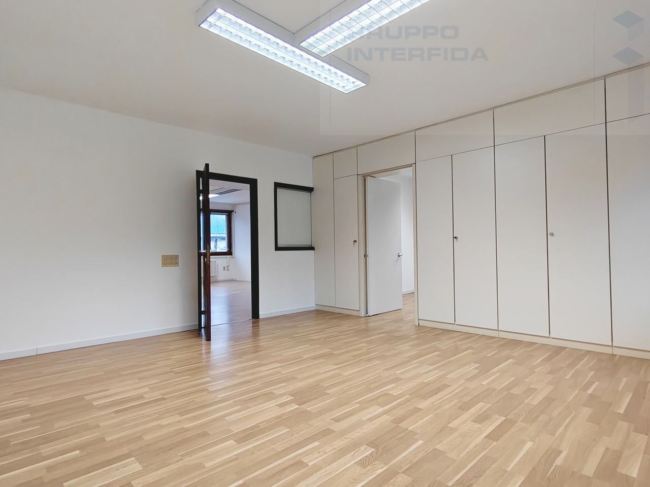 167m² office