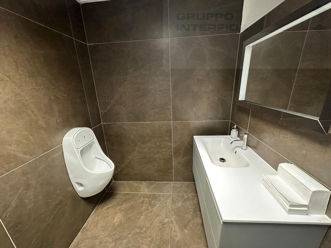 332m² office