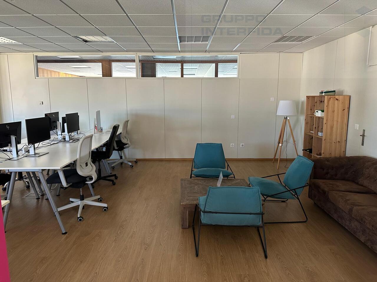332m² office