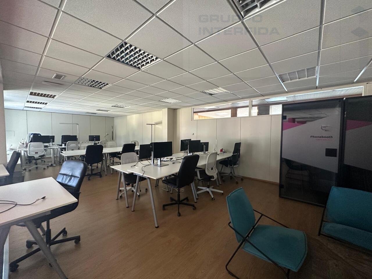 332m² office