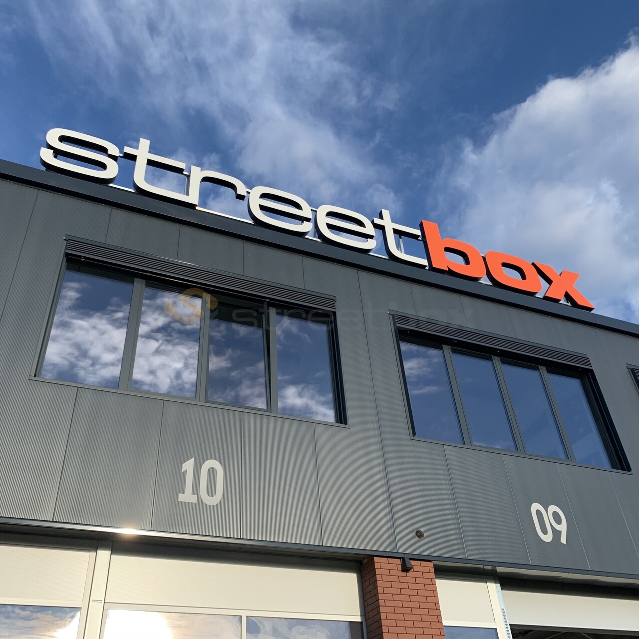 115m² commercial