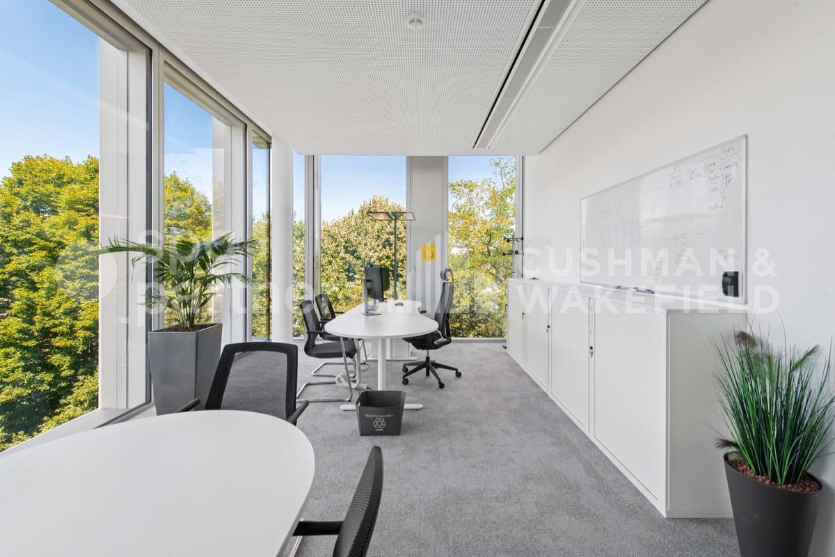 1200m² office