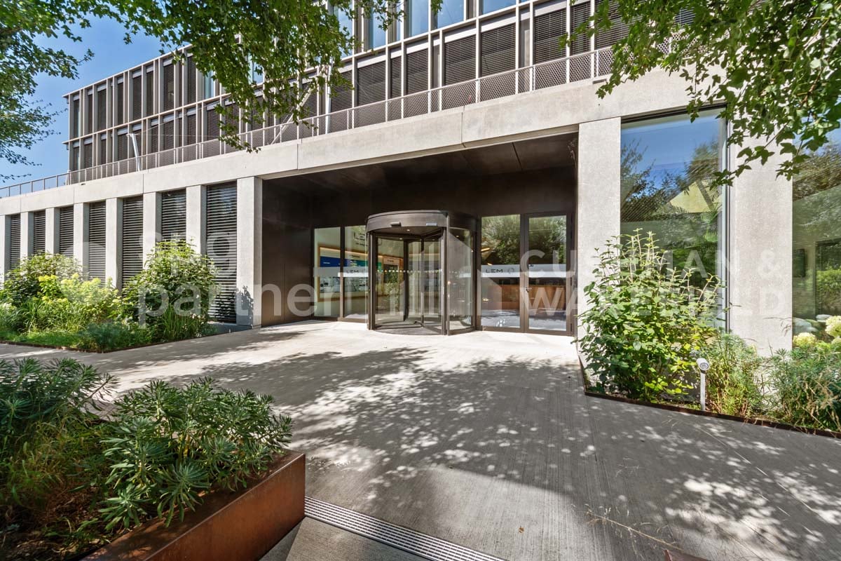 1200m² office