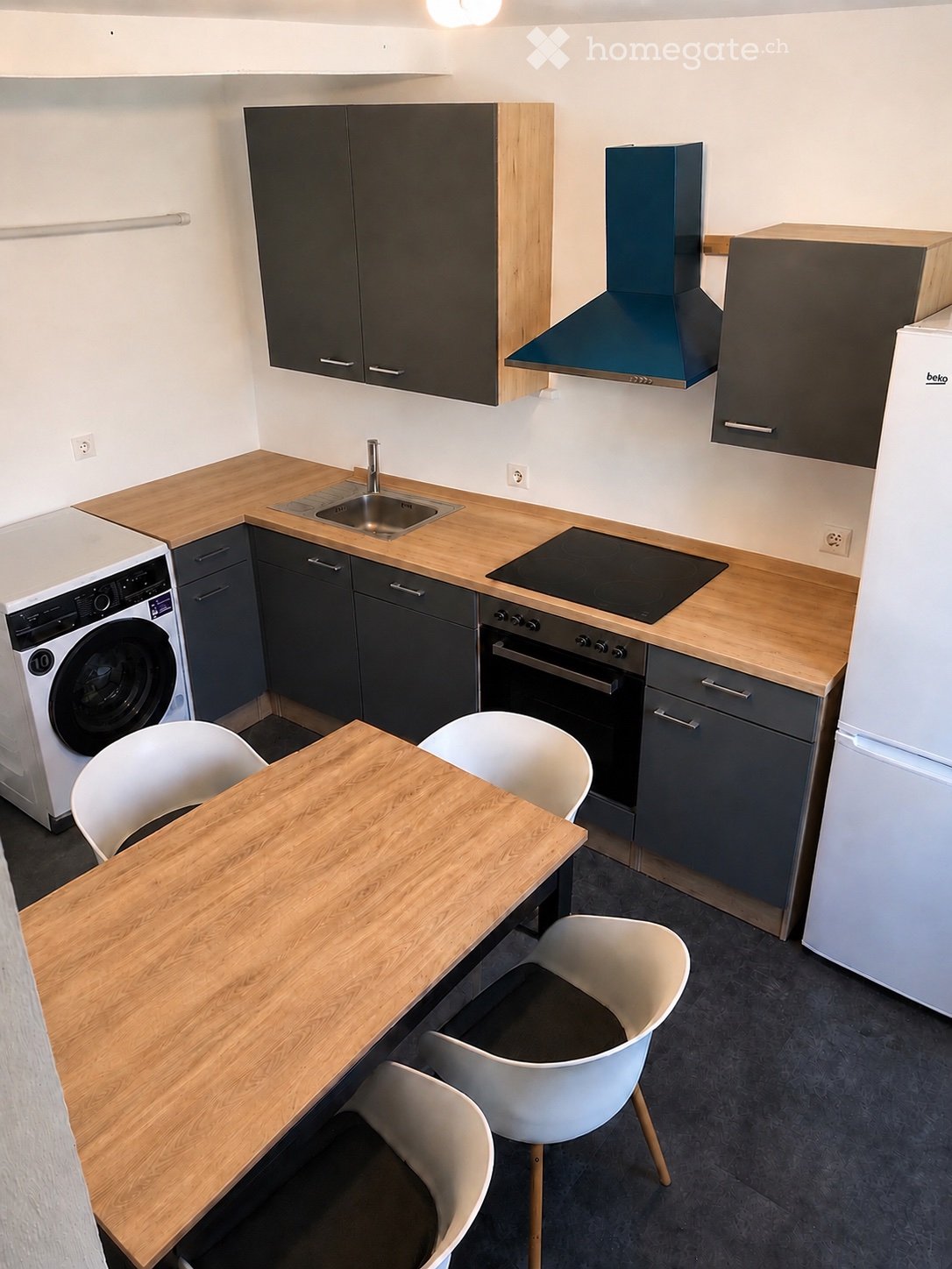 Appartement de 4 pièces en duplex idéal au cœur de la vieille ville
colocation
Jeune couple
ou personne solo pas de place de parc et chauffage électrique

Personne ayant des poursuites pas accepté merci

Mais ne convient pas au personne âgée ou au enfants