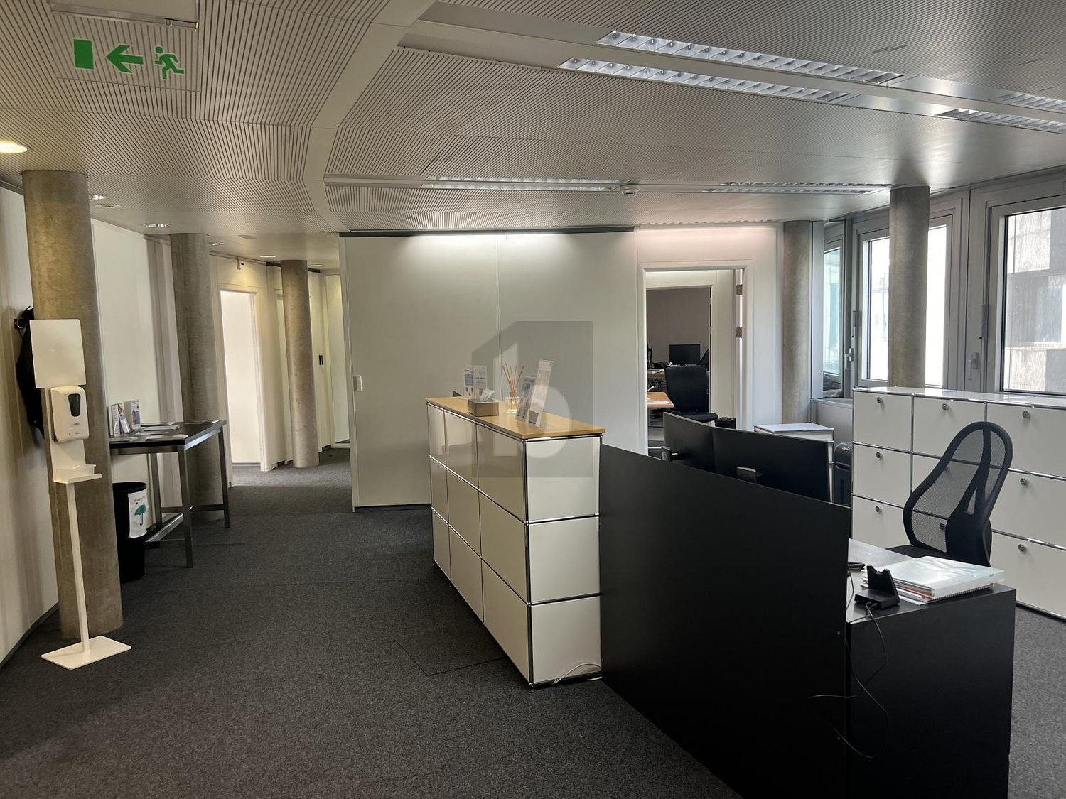 415m² office, photo 1 sur 4