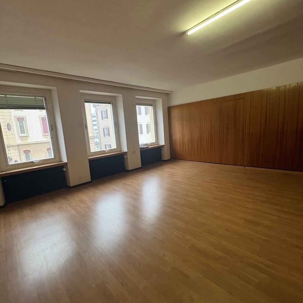 28m² commercial, photo 3 sur 3
