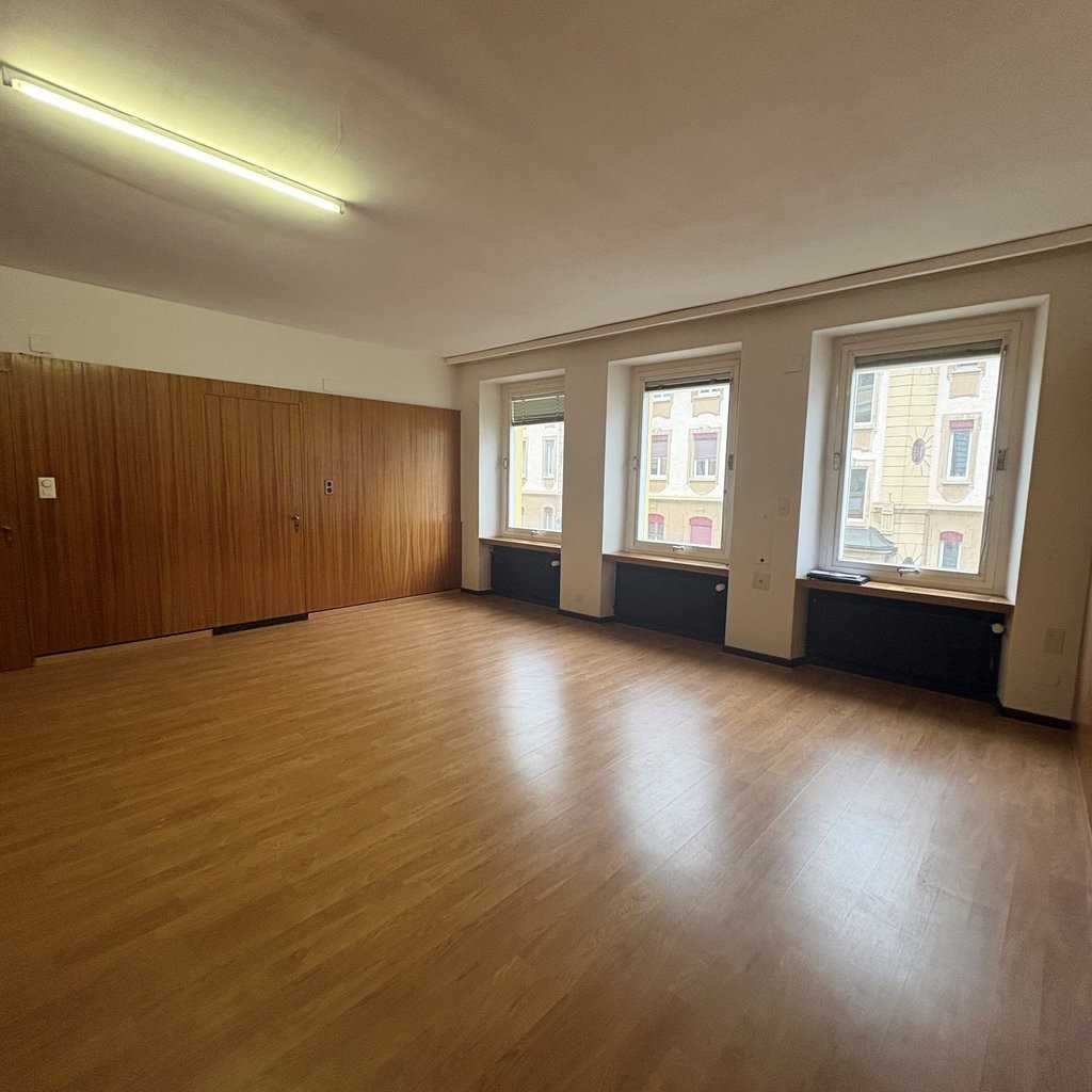 28m² commercial, photo 1 sur 3
