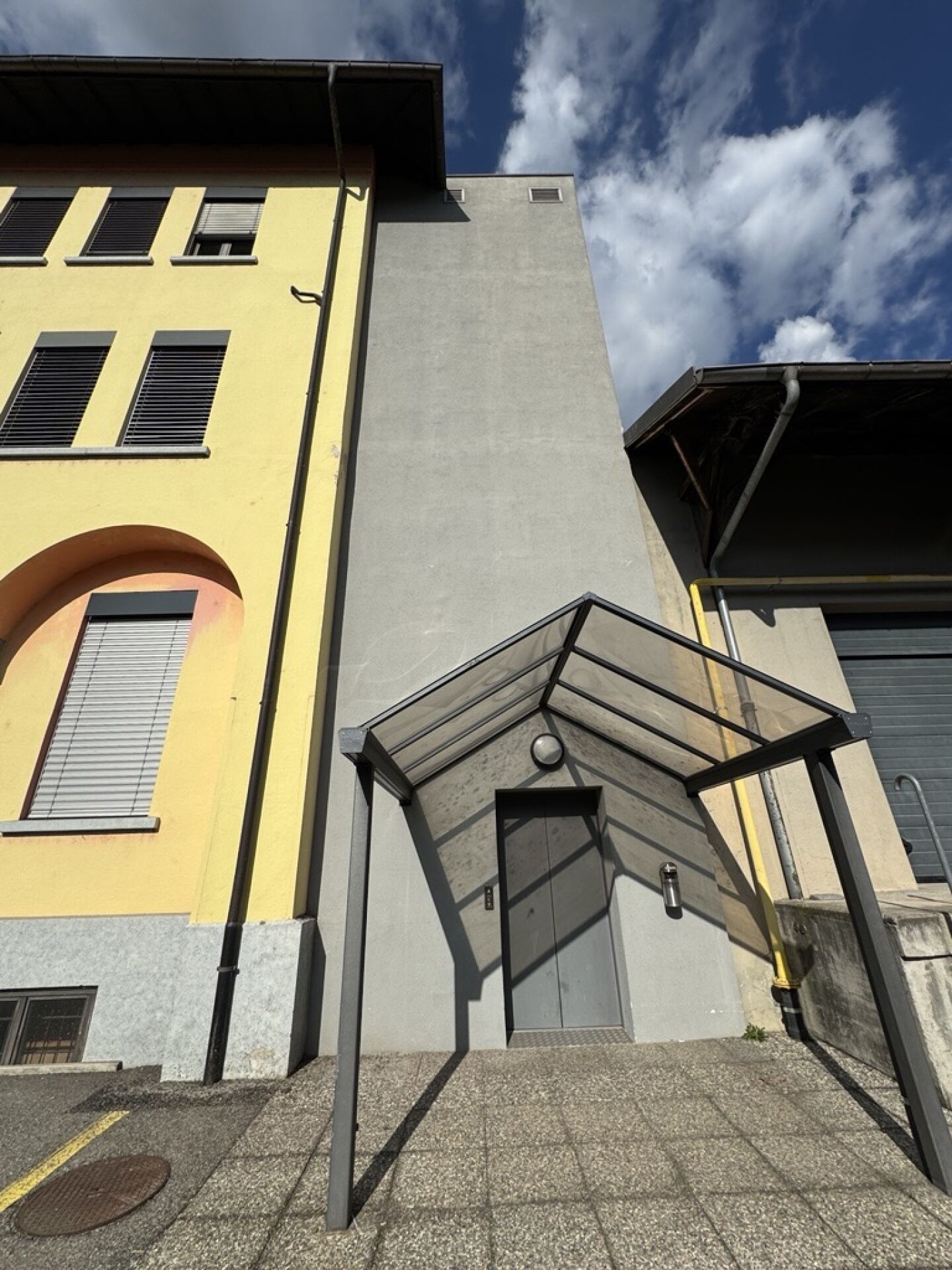 Terrain commercial, photo 2 sur 2