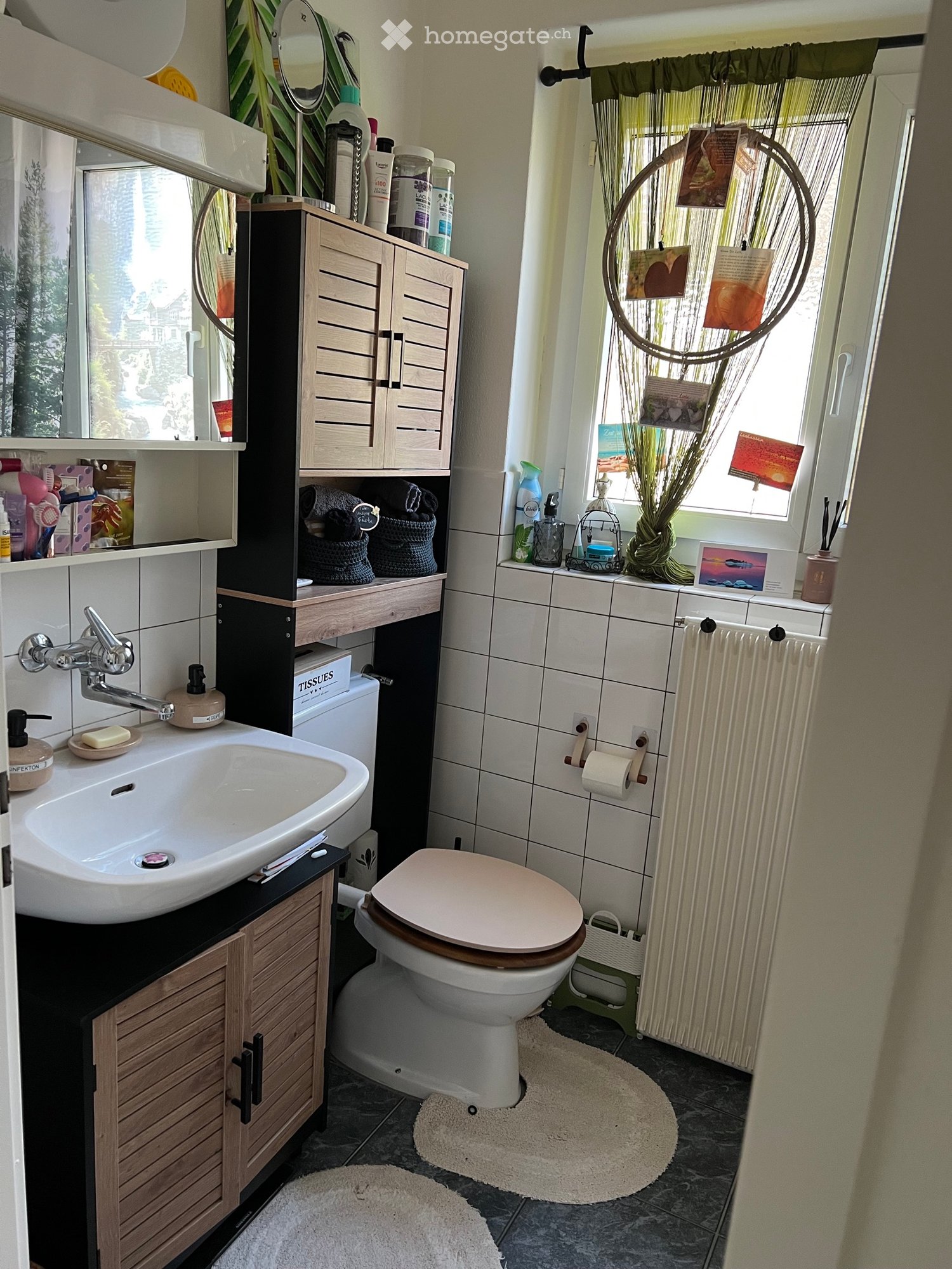 Appartement de 3 pièces

Un garage ou une place de parc peut être loué en complément