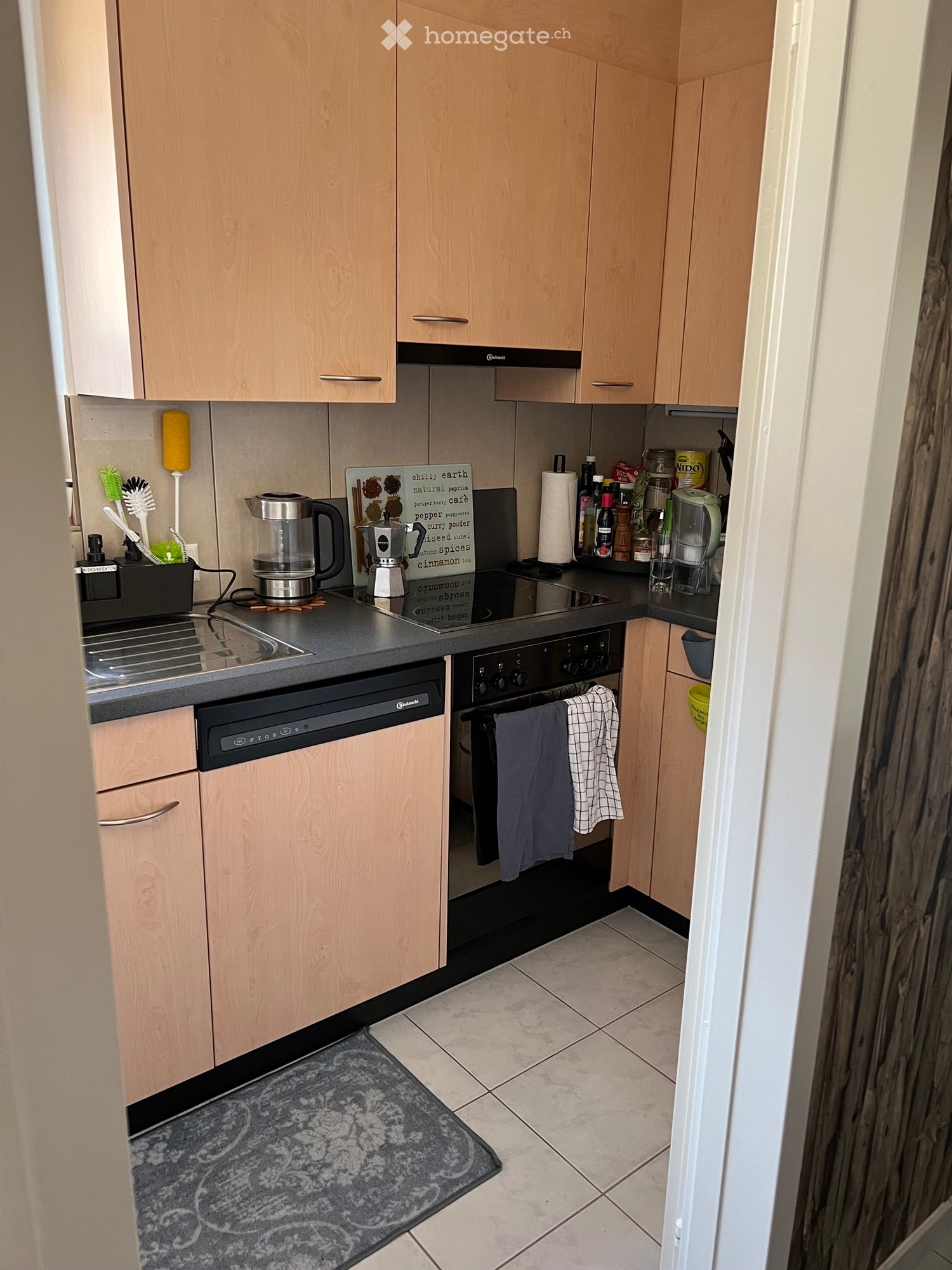 Appartement de 3 pièces

Un garage ou une place de parc peut être loué en complément