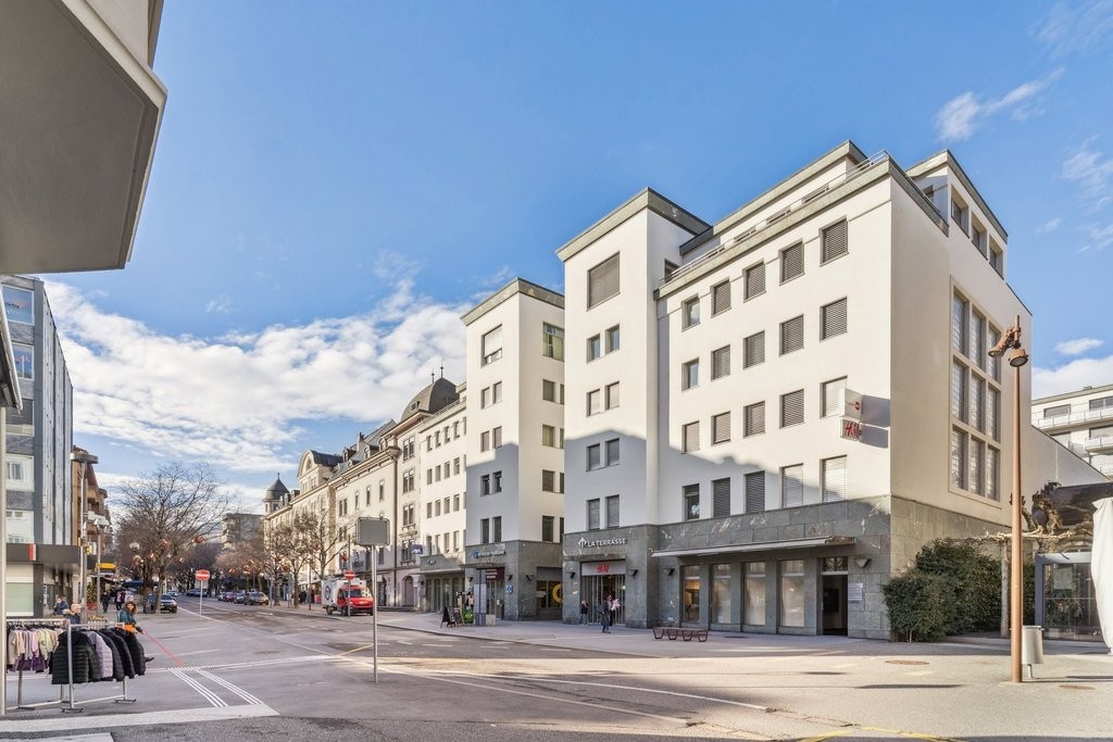 71m² shop