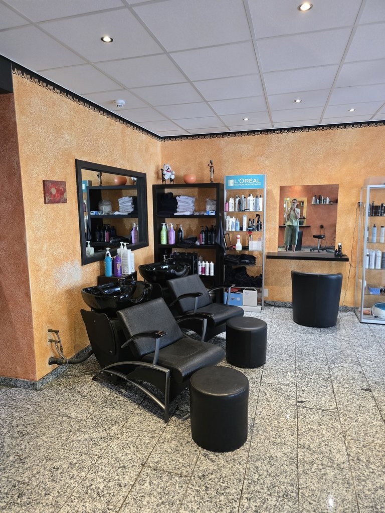 71m² shop