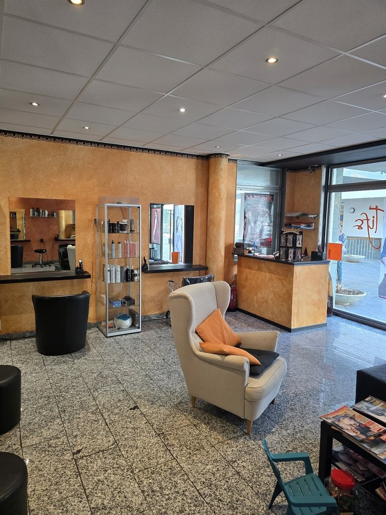 71m² shop