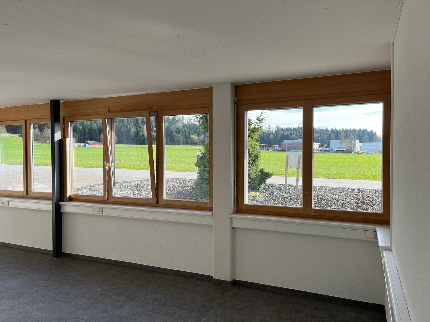 Bureaux de 63-63m², photo 2 sur 7