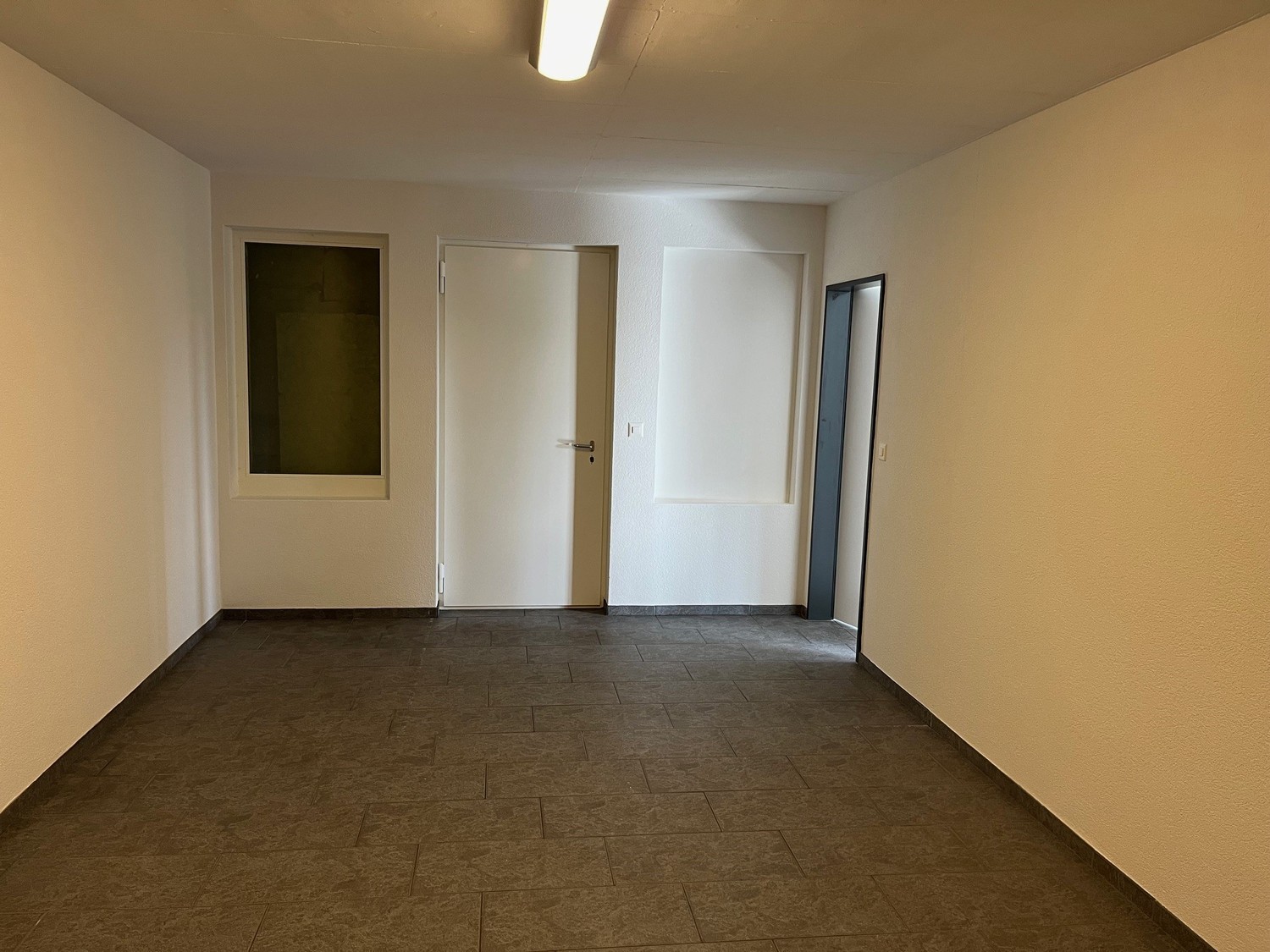 Bureaux de 63-63m², photo 3 sur 7