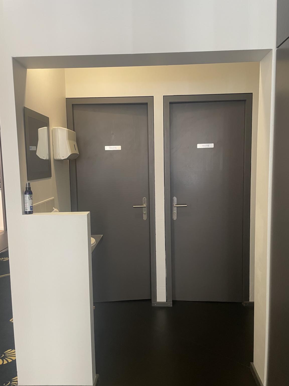 95m² shop
