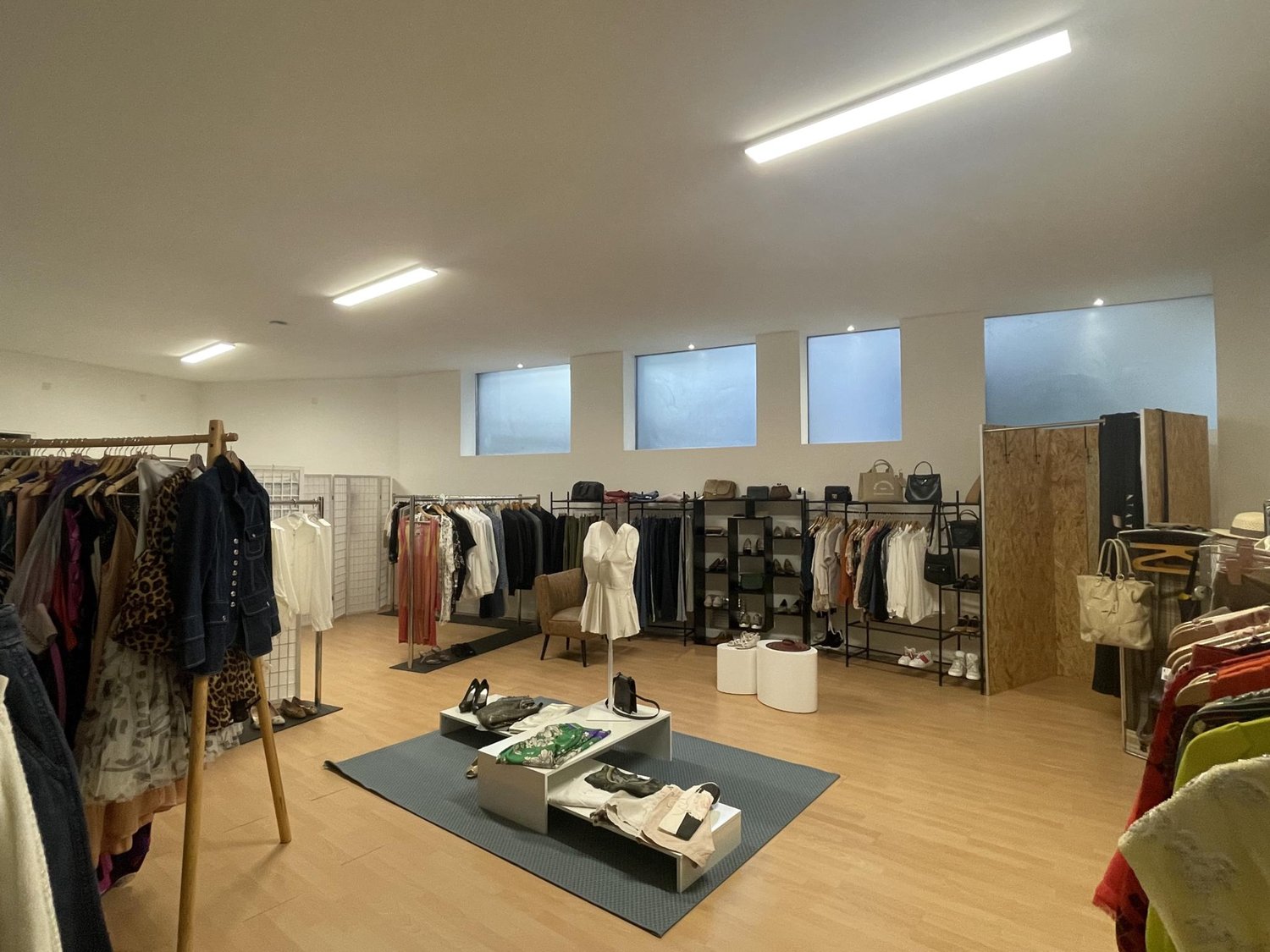 95m² shop