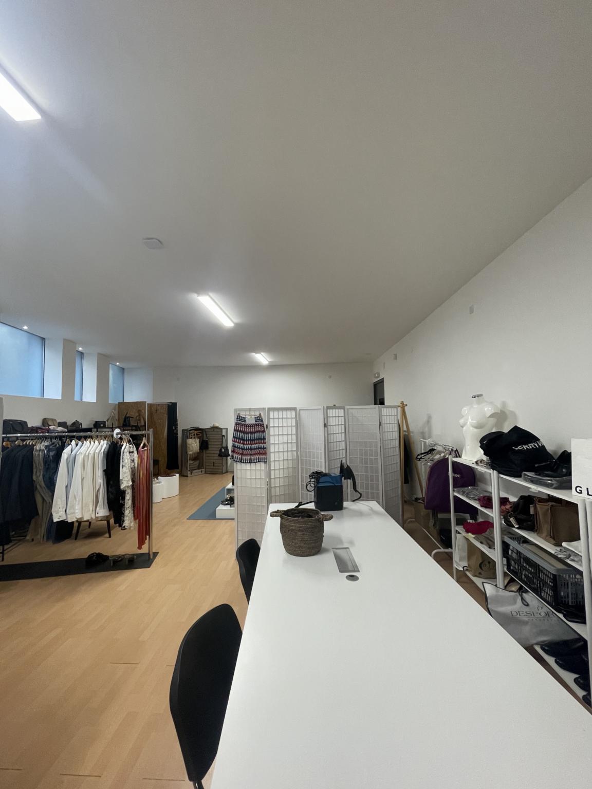 95m² shop