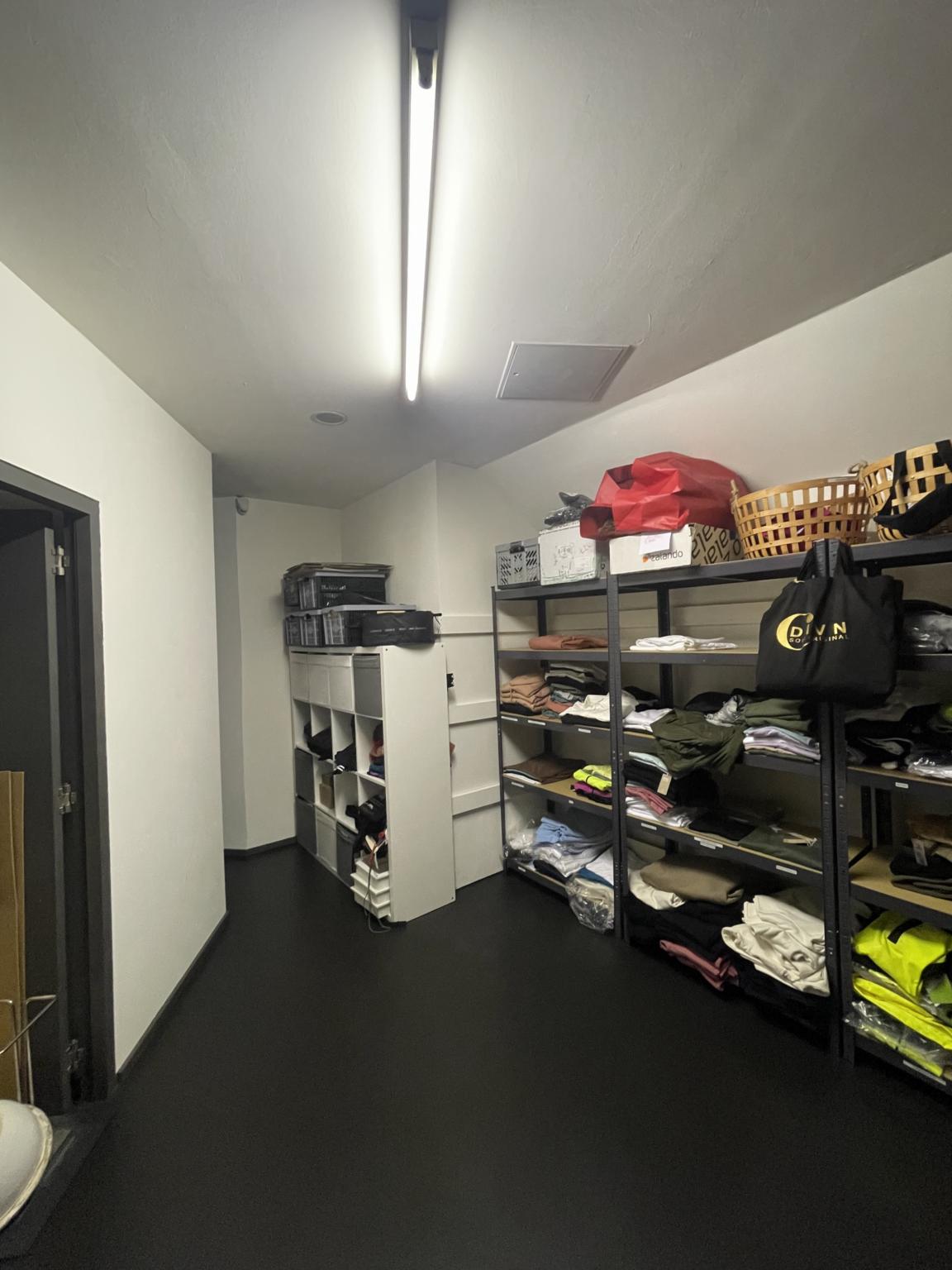 95m² shop