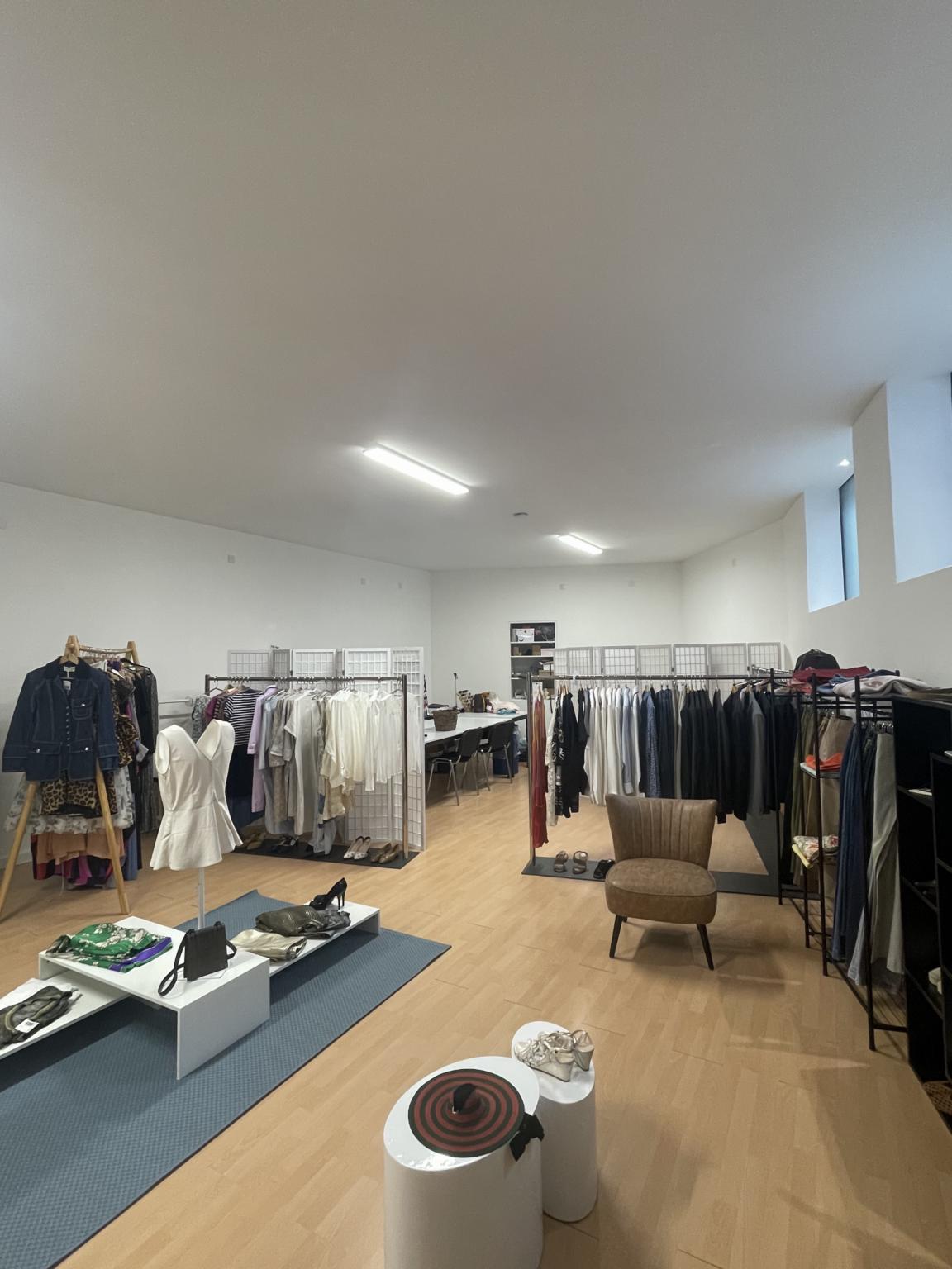 95m² shop