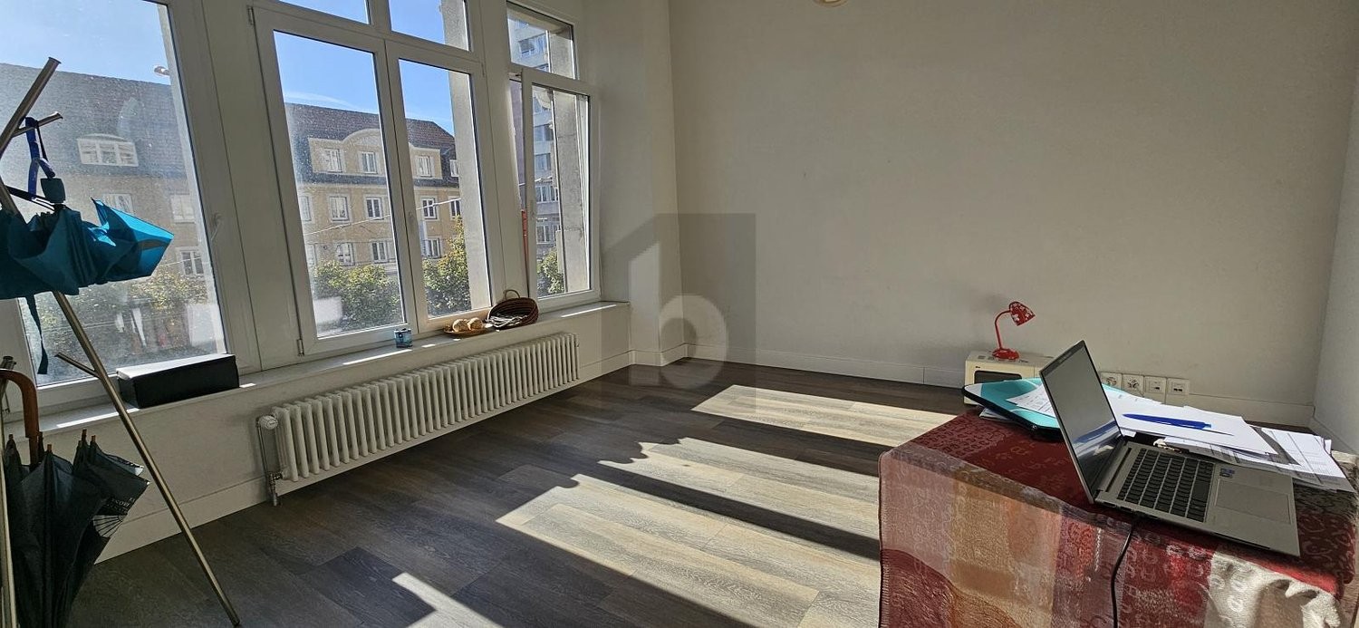 65m² office