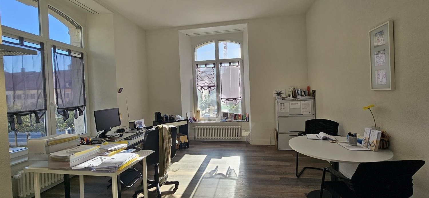 65m² office