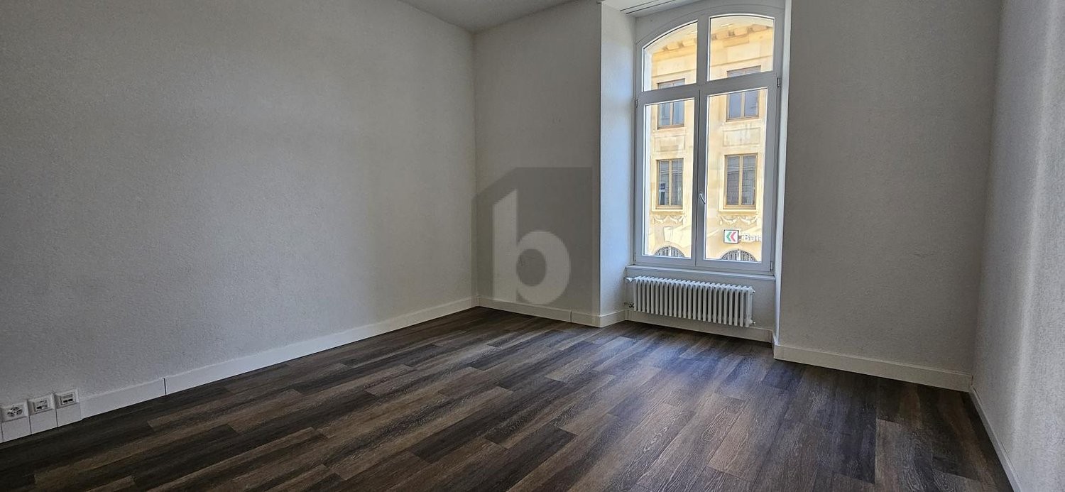 65m² office