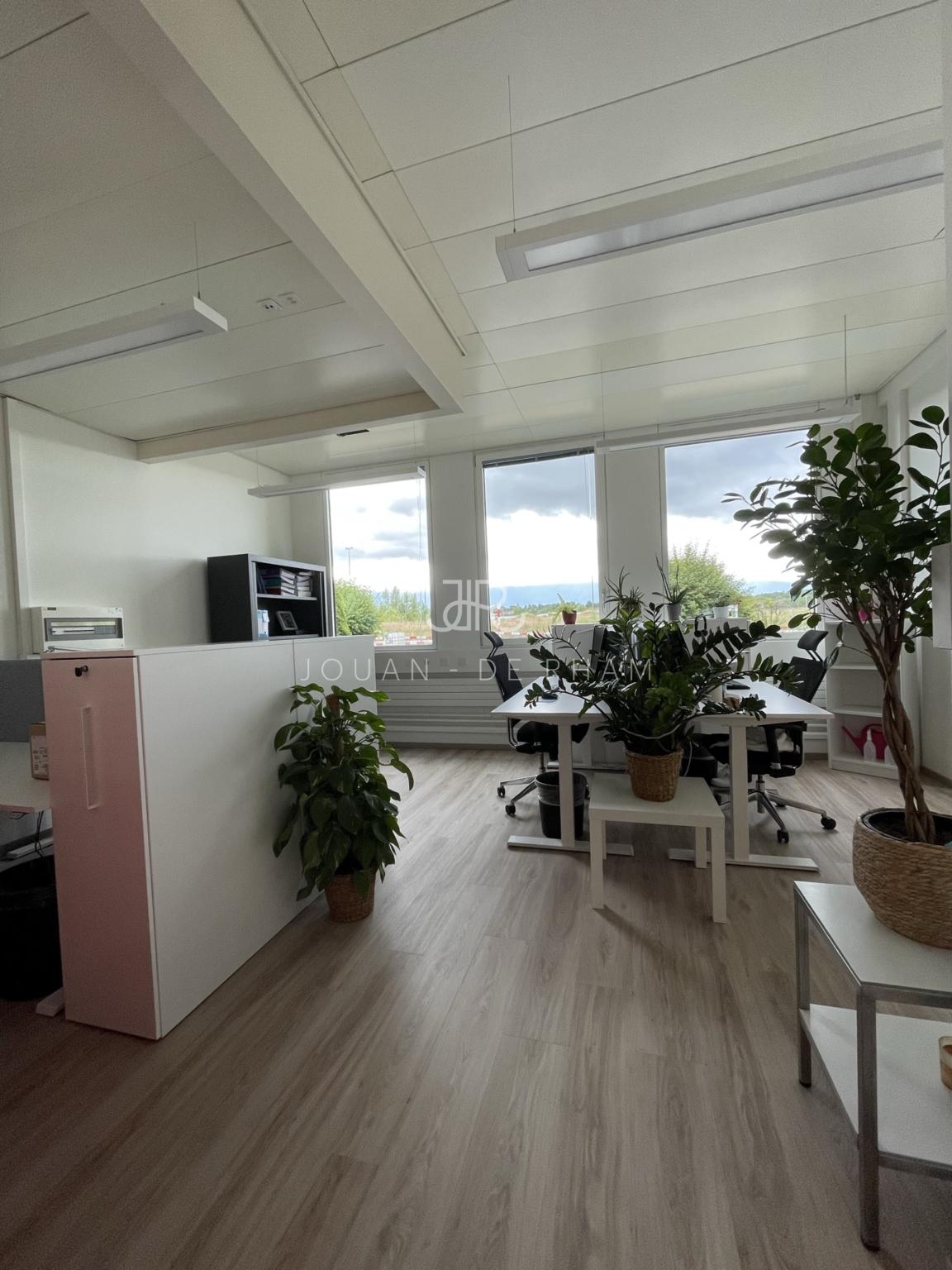 526m² office, photo 1 sur 8