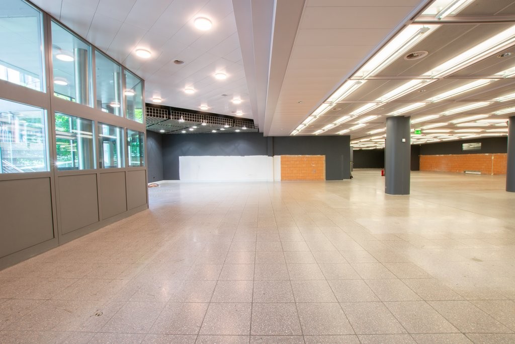 Magasin de 1495m², photo 1 sur 9