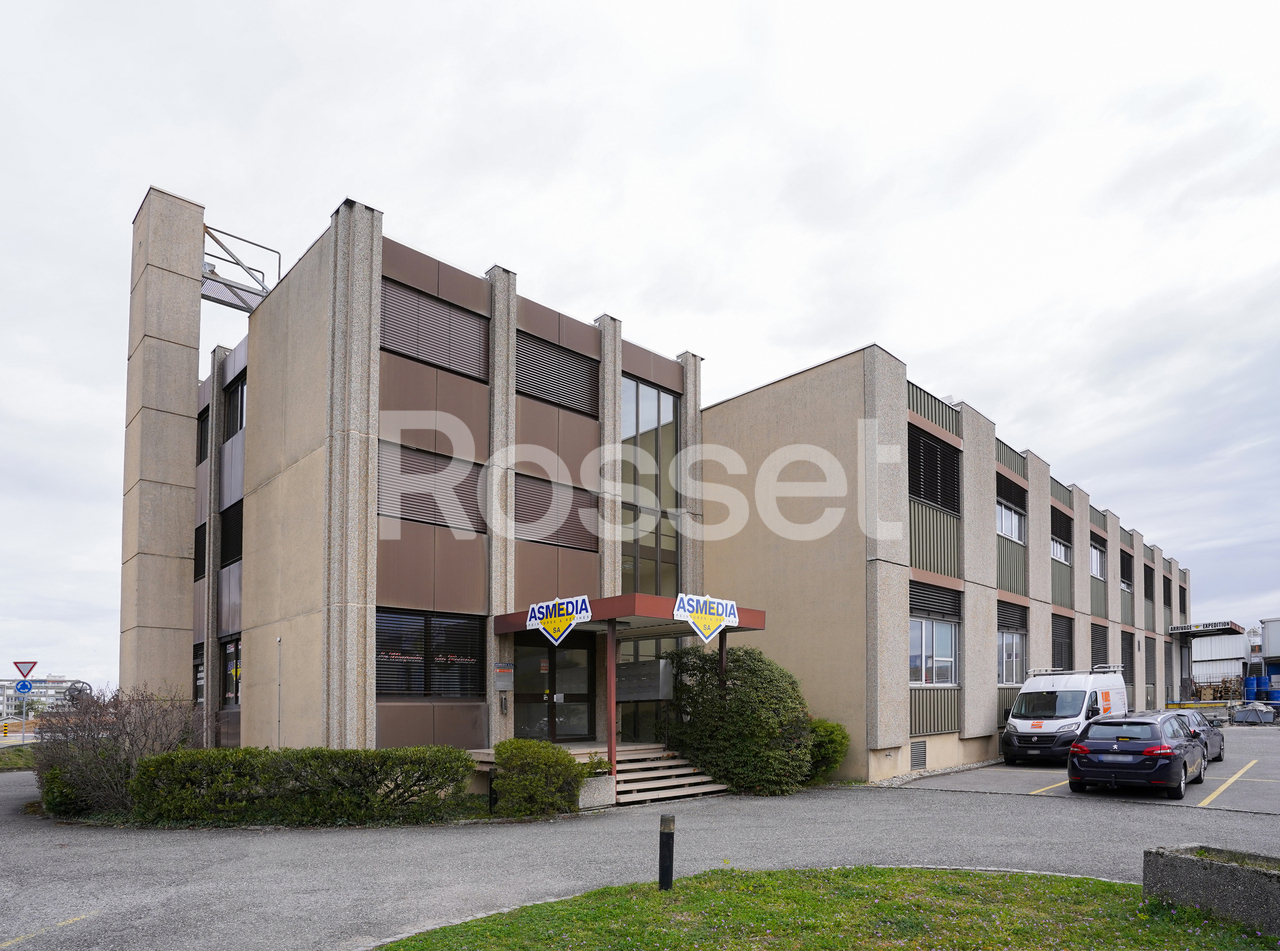 Bureau, photo 1 sur 2