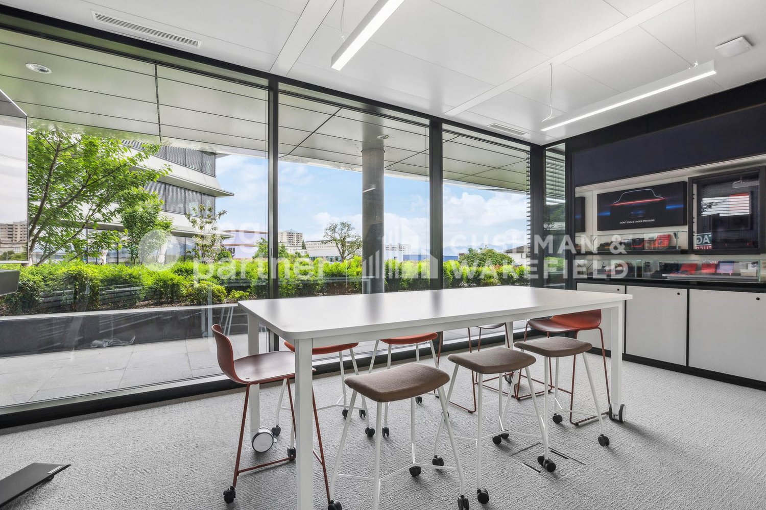 804m² office