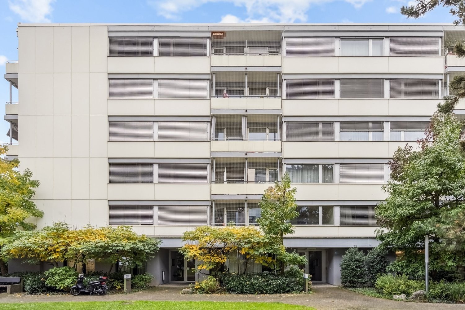 81m² commercial, photo 1 sur 10