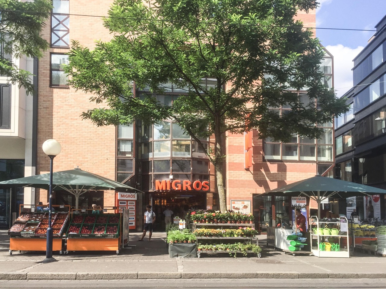 130m² commercial