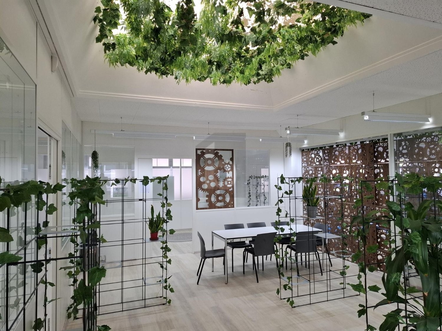 600m² office