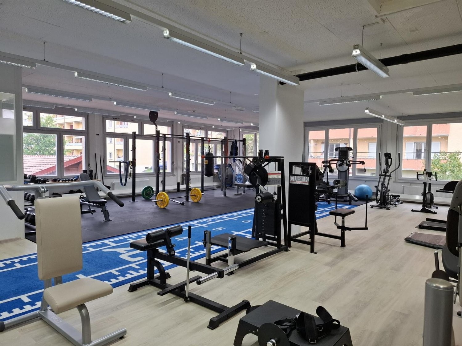 600m² office