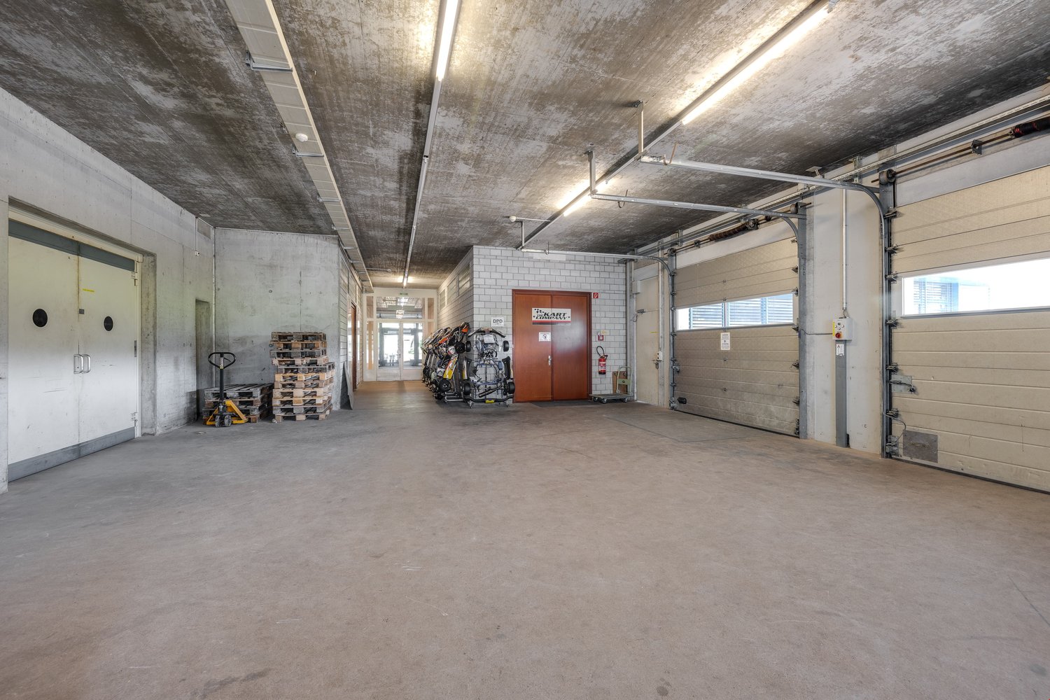 561m² locale di magazzino