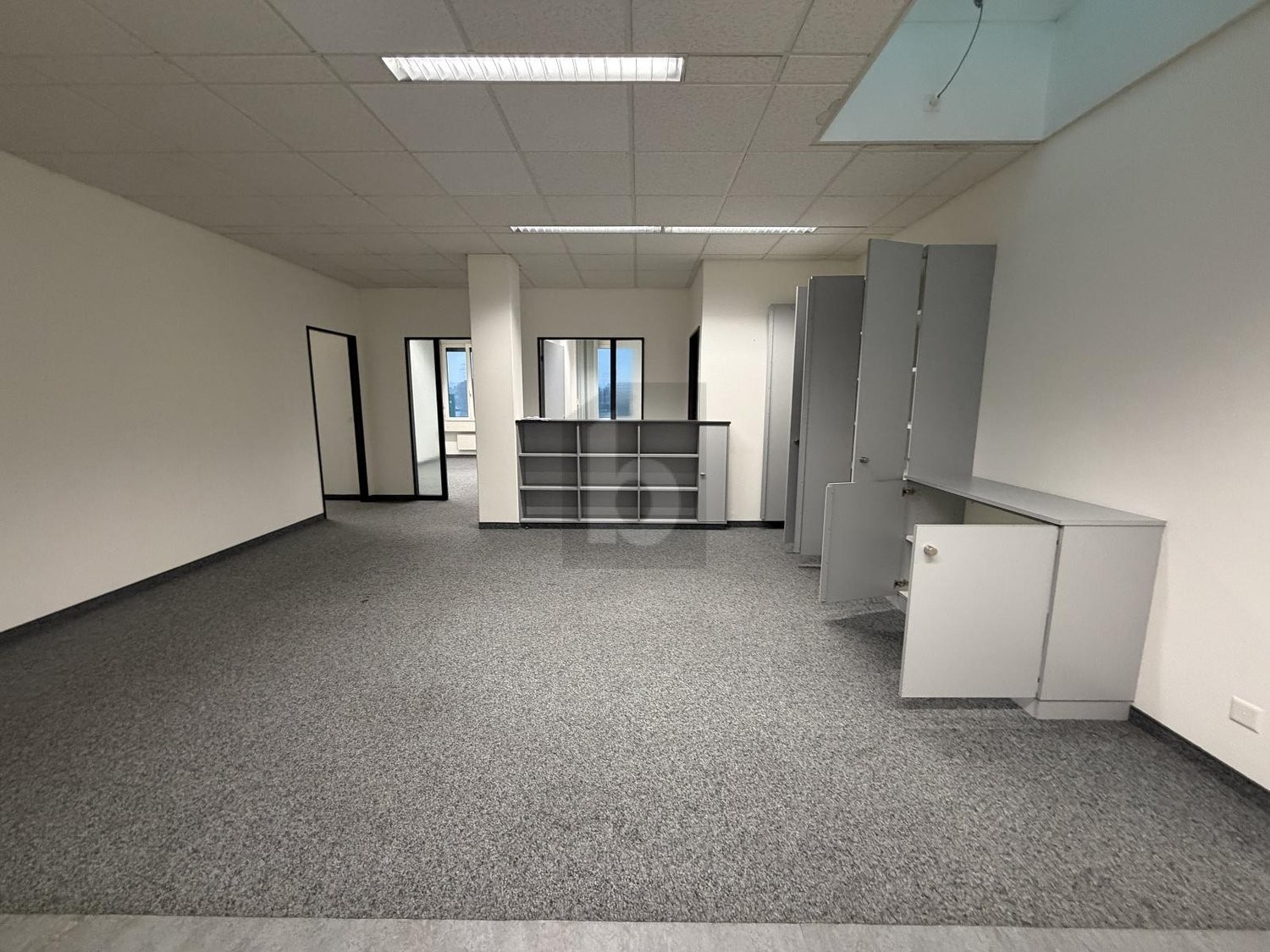 Bureau de 230m², photo 2 sur 4