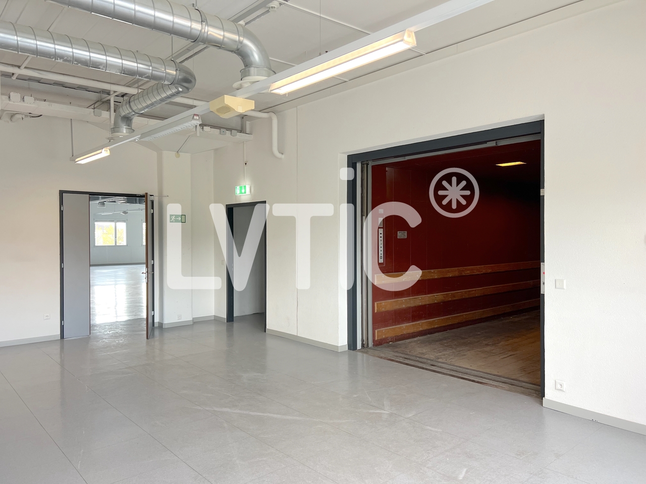 325m² shop, photo 4 sur 7