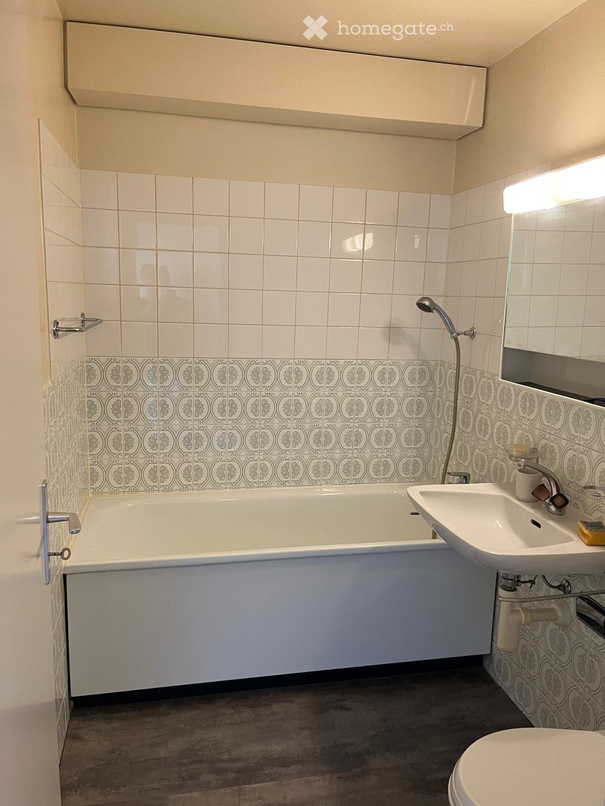 Studio assez grand, avec rangements près de toutes commodités
Bus, 580 fch /mois