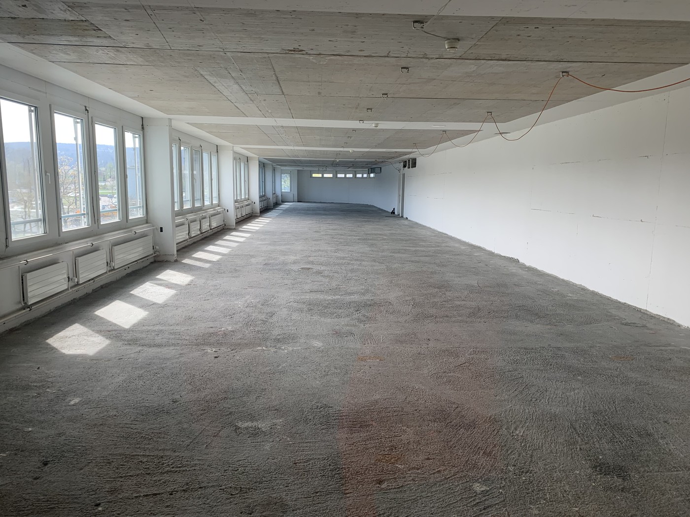 282-3706m² office