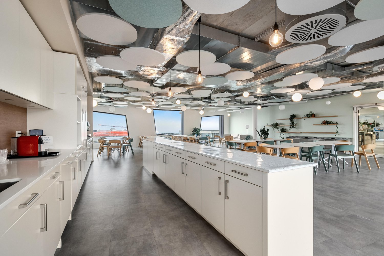 600m² office