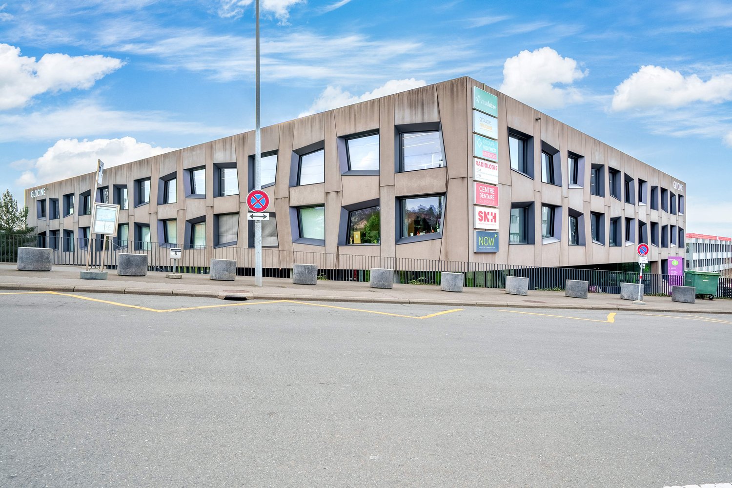 600m² office