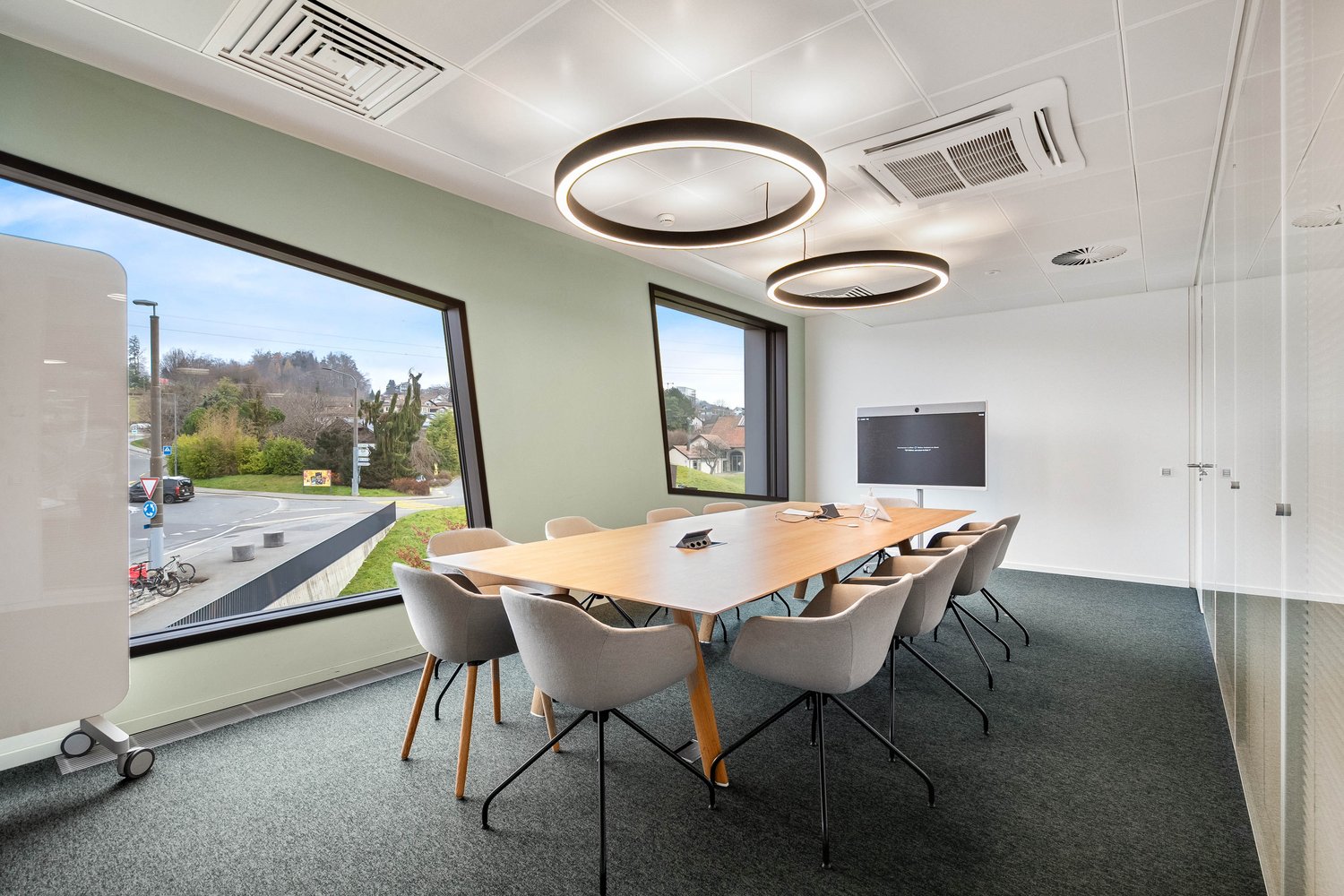 600m² office